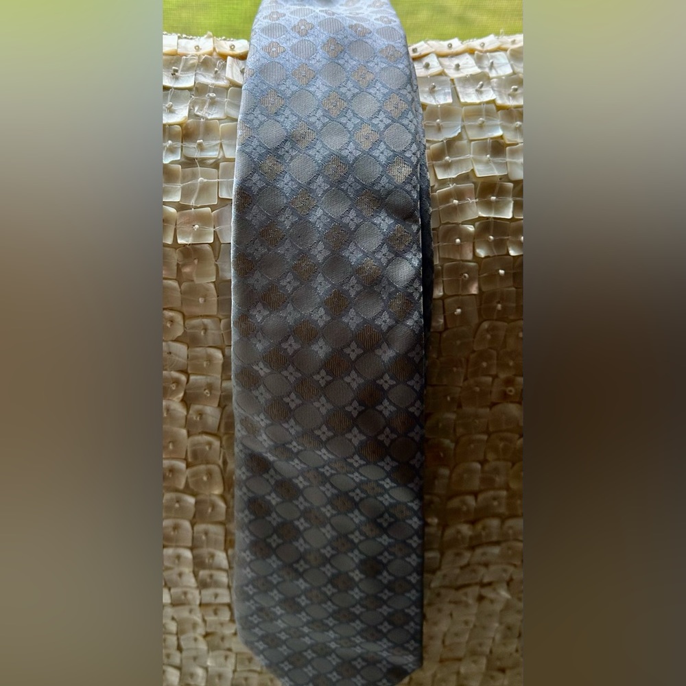 Light grey Louis Vuitton tie